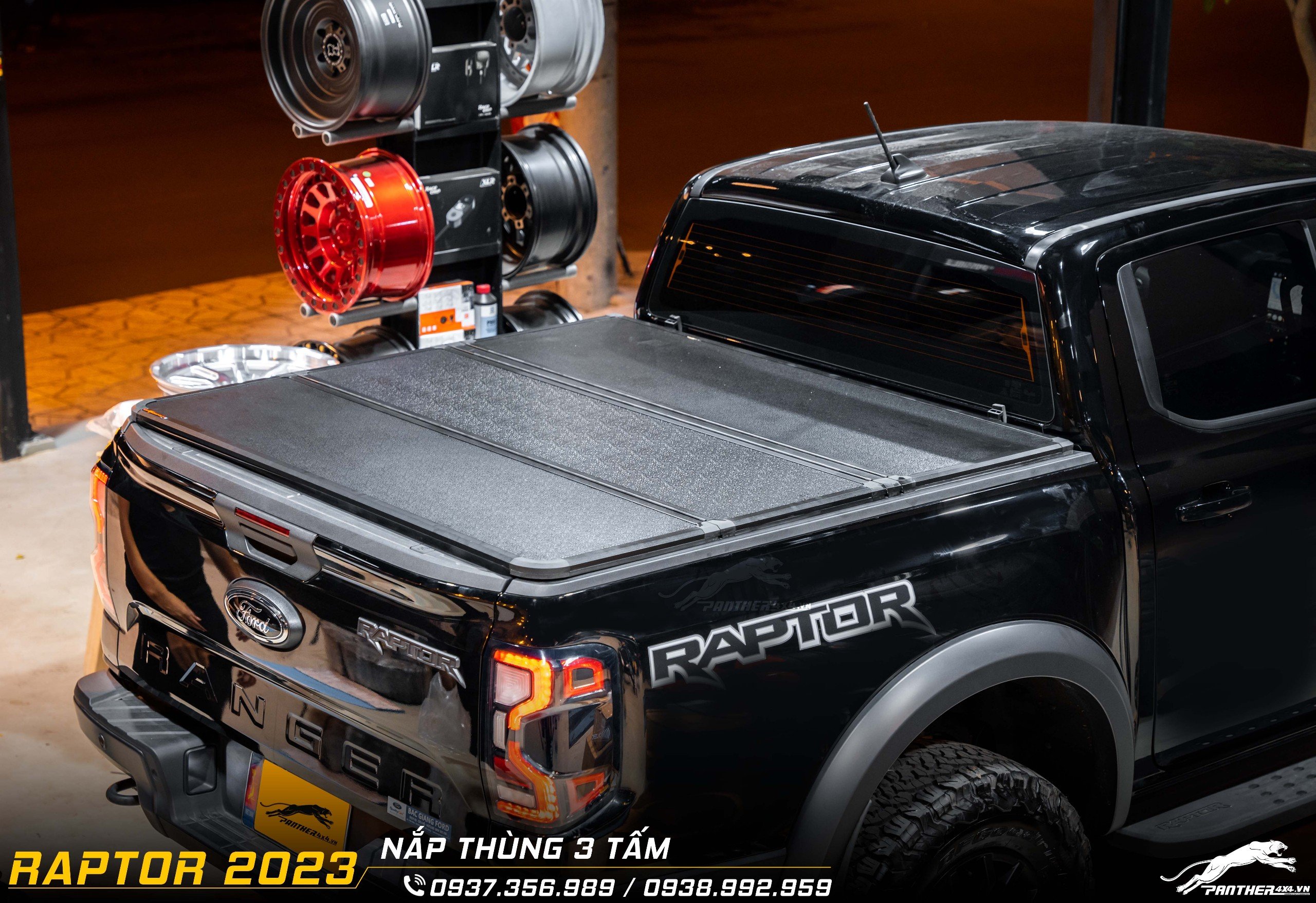 nắp thùng 3 tấm cho Ford Ranger Raptor 2023