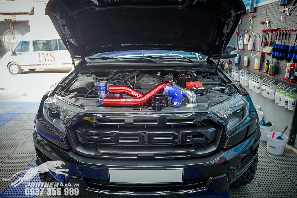 Ford Ranger Raptor – Nâng cấp công suất và giải pháp thùng xe tiện dụng
