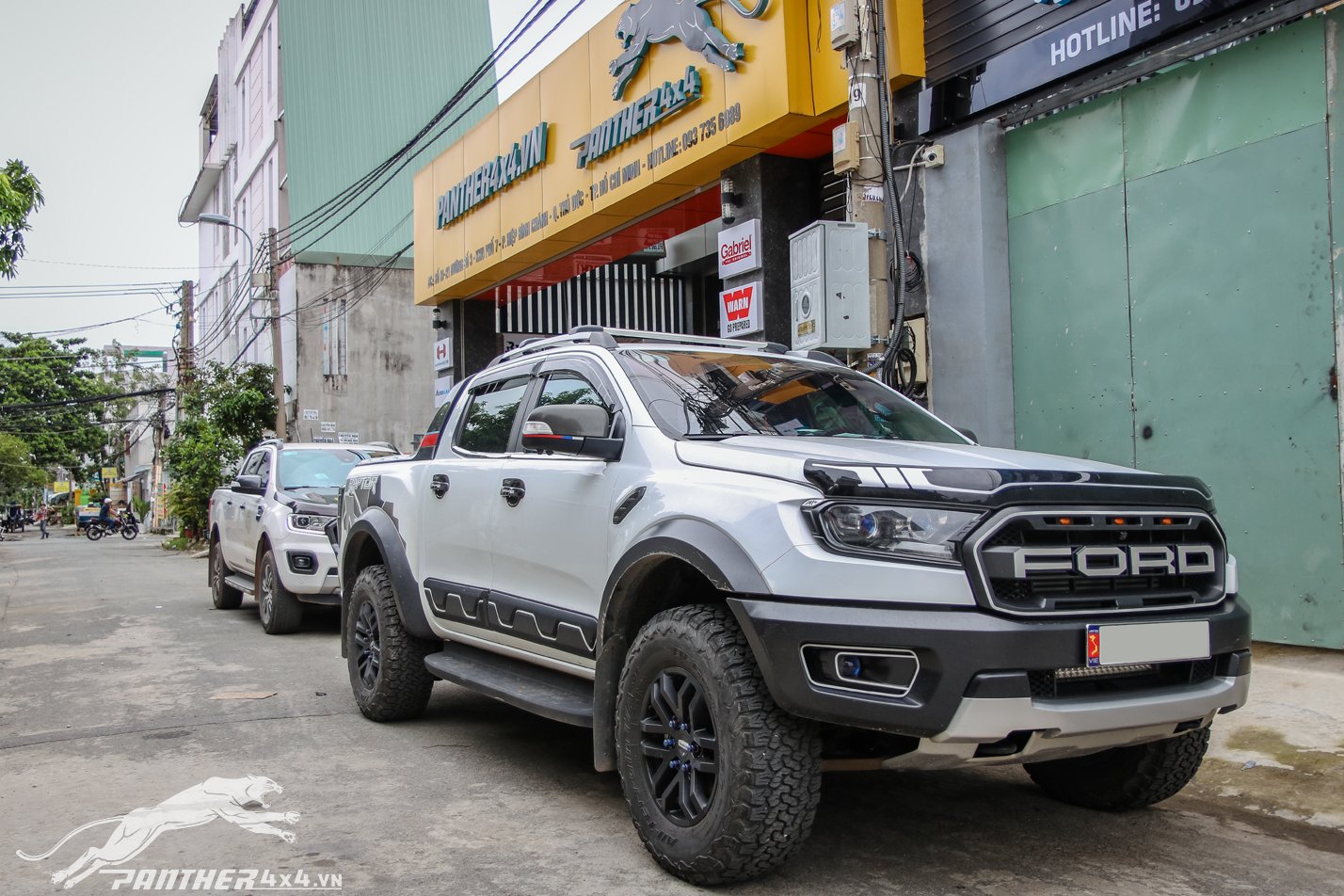 Bệ bước lên xuống cho xe bán tải Ford Ranger hiện nay đang rất hot trên thị trường Việt Nam. Nó đóng một vai trò cực kì quan trọng, vậy điều này là gì mời các bạn đọc bài viết nhé!
