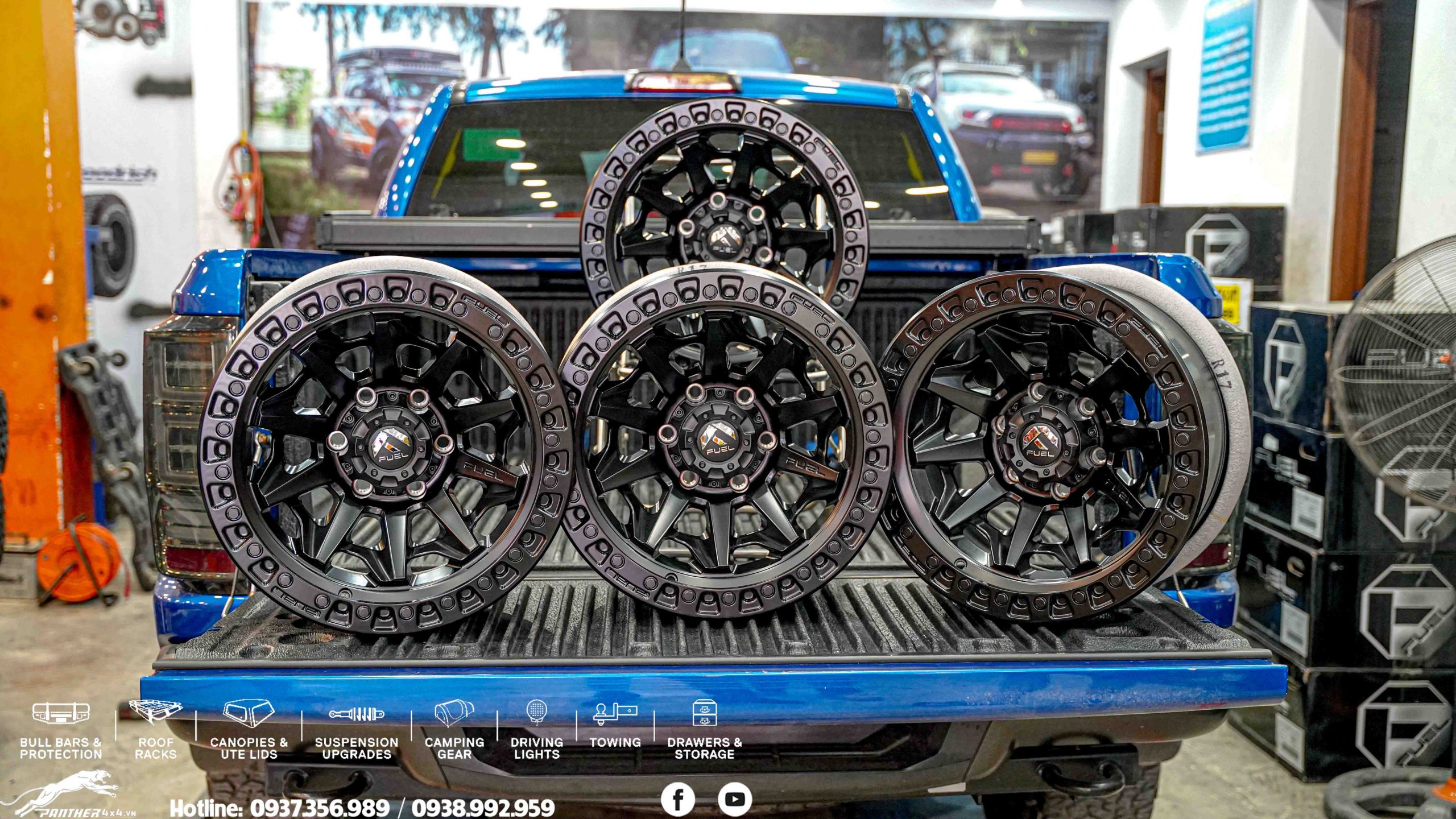 Độ xe bán tải Ford Ranger Raptor màu xanh sao cho ngầu tại HCM?