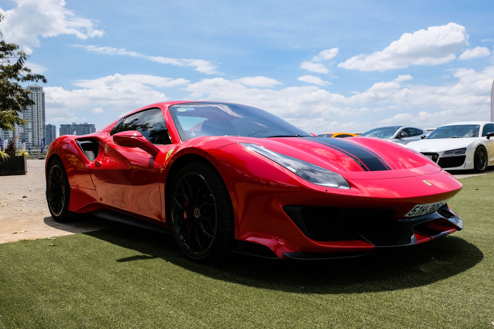 Dán phim cách nhiệt Cool N Lite cho xe Ferrari chất lượng, giá tốt tại HCM