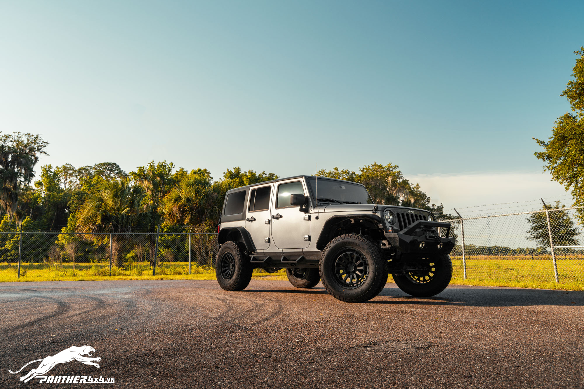 Mâm Black Rhino Raid 18 inch (màu Matte Black) cho jeep