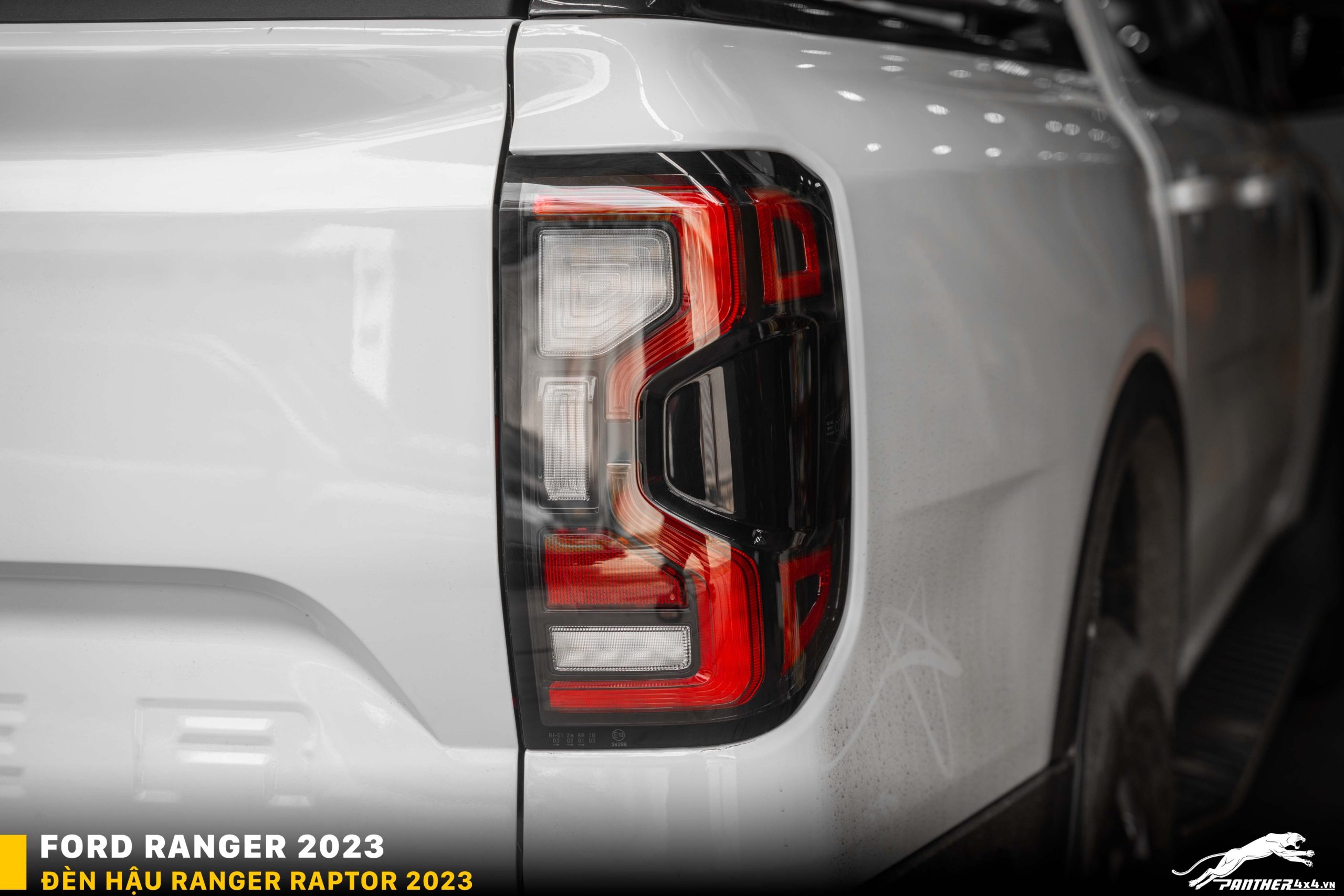 Đèn Hậu Ford Ranger Raptor 2023 Cho Ford Ranger XL, XLS & XLT