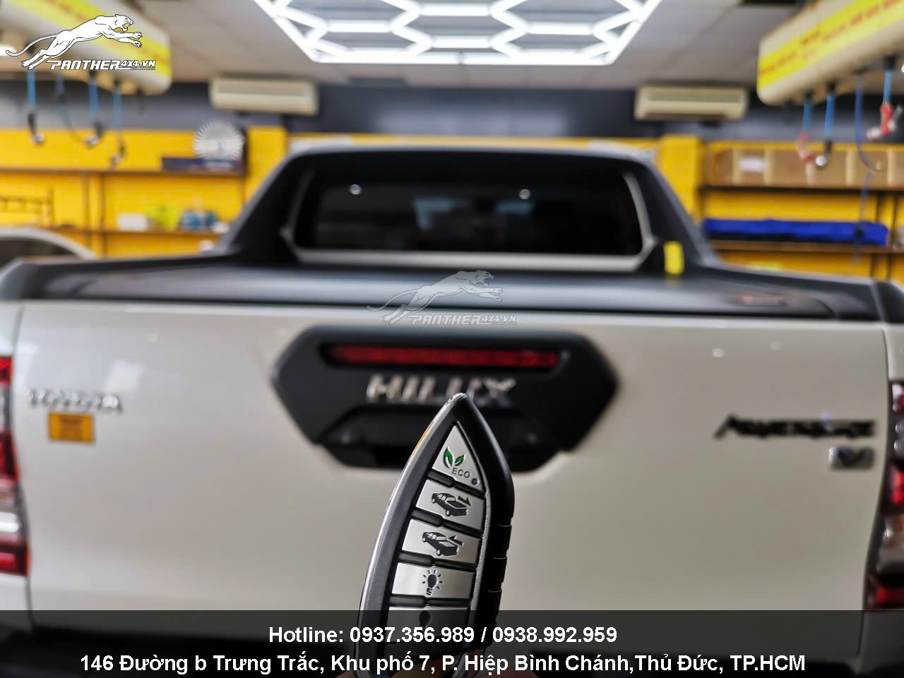 NẮP THÙNG CUỘN ĐIỆN CHO TOYOTA HILUX 2015+ (ROCCO - ADVENTURE)